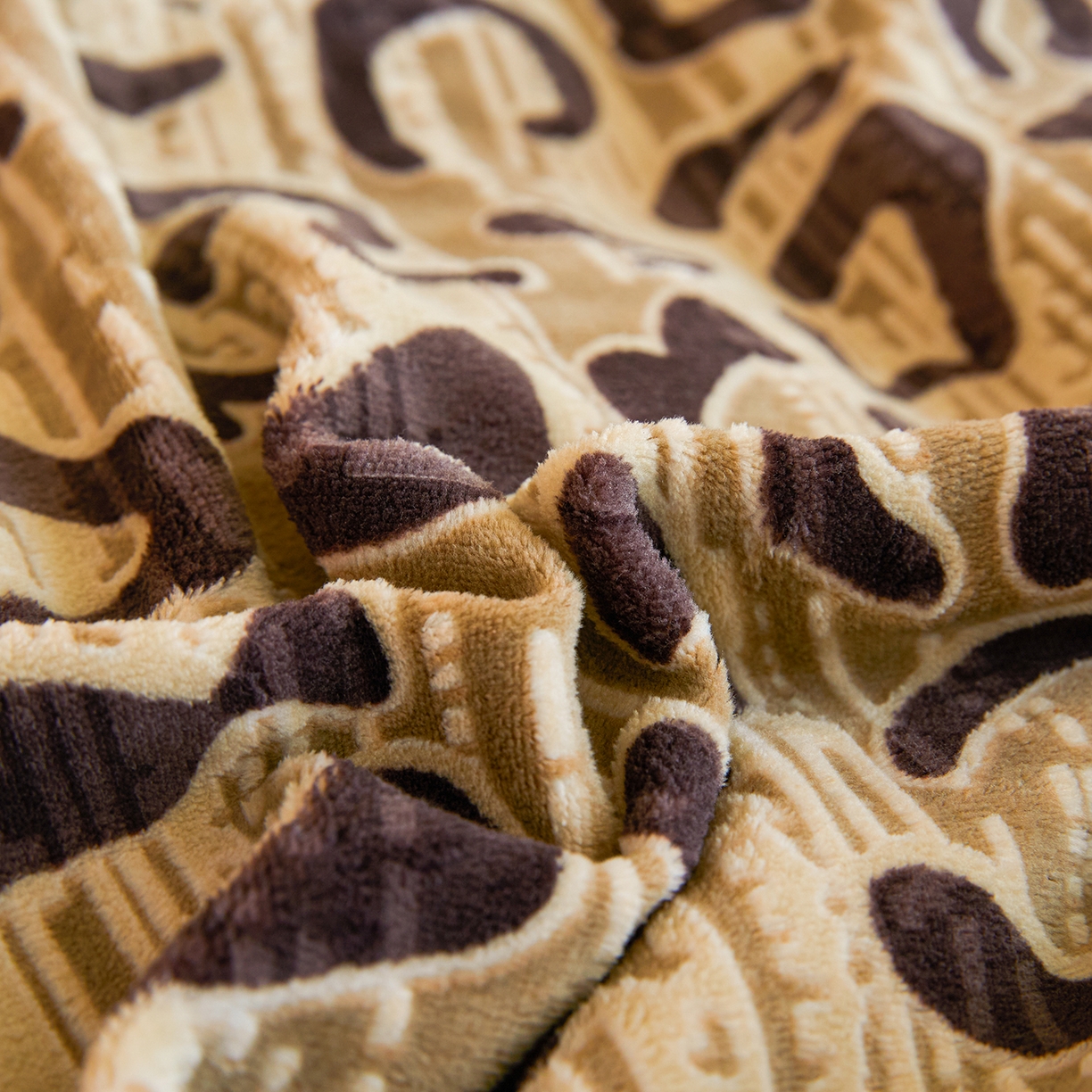 91家纺网 家纺一手货源 找家纺 菡宝 【主推第三批 带质检报告】A类全消光230g雕花绒牛奶绒四件套支持定制定做尺寸 维密