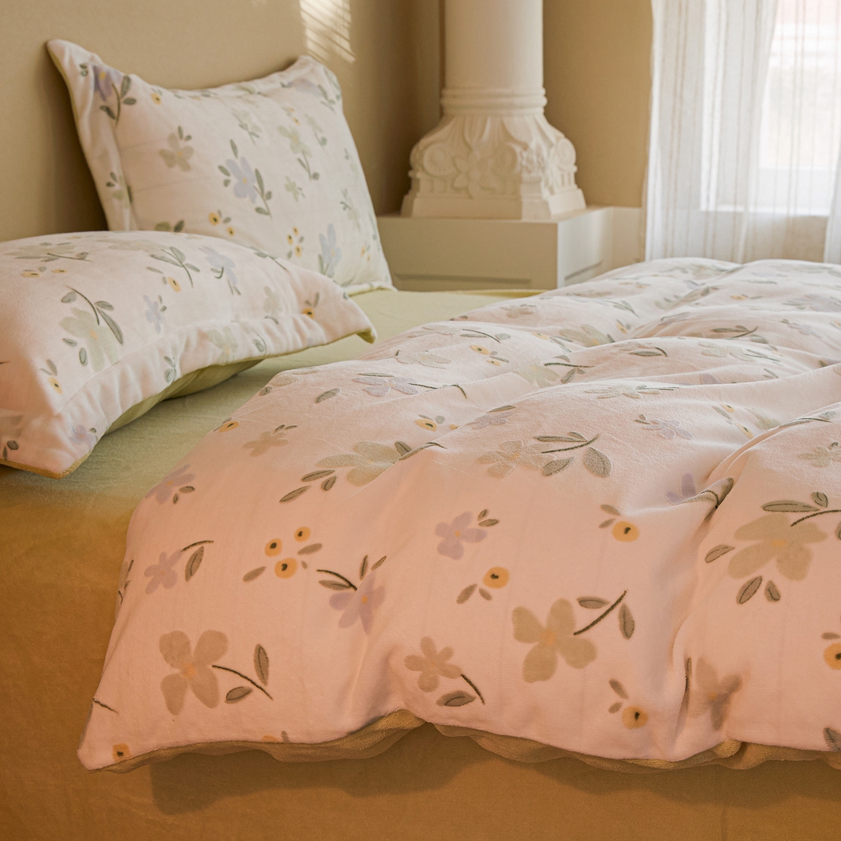 91家纺网 家纺一手货源 找家纺 菡宝 【主推第三批 带质检报告】A类全消光230g雕花绒牛奶绒四件套支持定制定做尺寸 邂逅