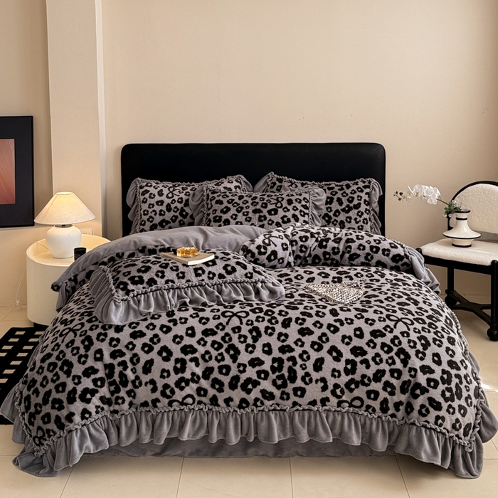 91家纺网 家纺一手货源 找家纺 米莱家纺 2025新款兔毛绒法式花边四件套 豹纹-灰