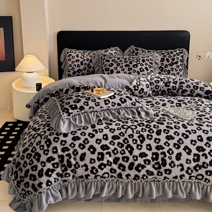 91家纺网 家纺一手货源 找家纺 米莱家纺 2025新款兔毛绒法式花边四件套 豹纹-灰