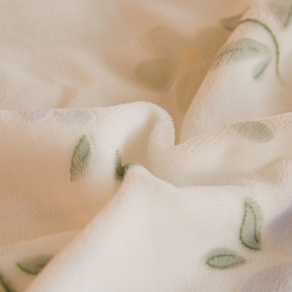 91家纺网 家纺一手货源 找家纺 菡宝 【主推第三批 带质检报告】A类全消光230g雕花绒牛奶绒四件套支持定制定做尺寸 邂逅