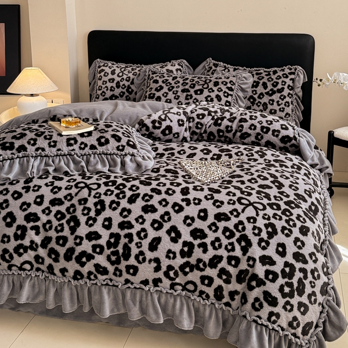 91家纺网 家纺一手货源 找家纺 米莱家纺 2025新款兔毛绒法式花边四件套 豹纹-灰