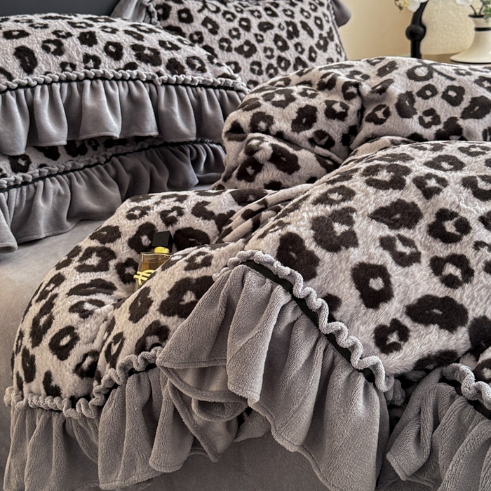 91家纺网 家纺一手货源 找家纺 米莱家纺 2025新款兔毛绒法式花边四件套 豹纹-灰
