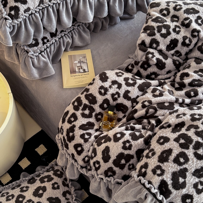 91家纺网 家纺一手货源 找家纺 米莱家纺 2025新款兔毛绒法式花边四件套 豹纹-灰