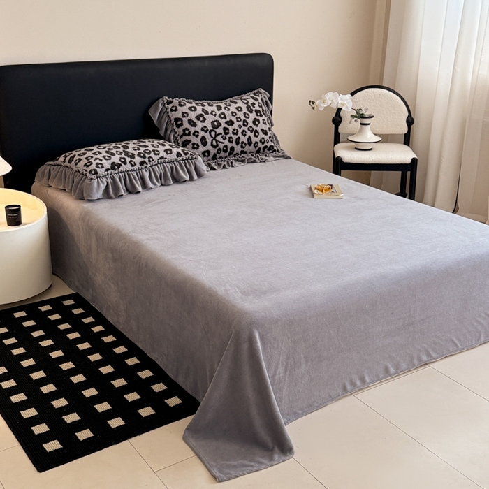 91家纺网 家纺一手货源 找家纺 米莱家纺 2025新款兔毛绒法式花边四件套 豹纹-灰