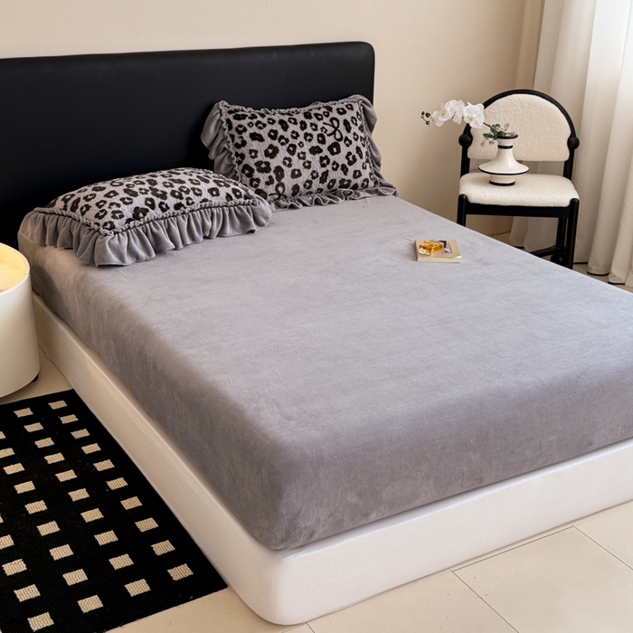 91家纺网 家纺一手货源 找家纺 米莱家纺 2025新款兔毛绒法式花边四件套 豹纹-灰