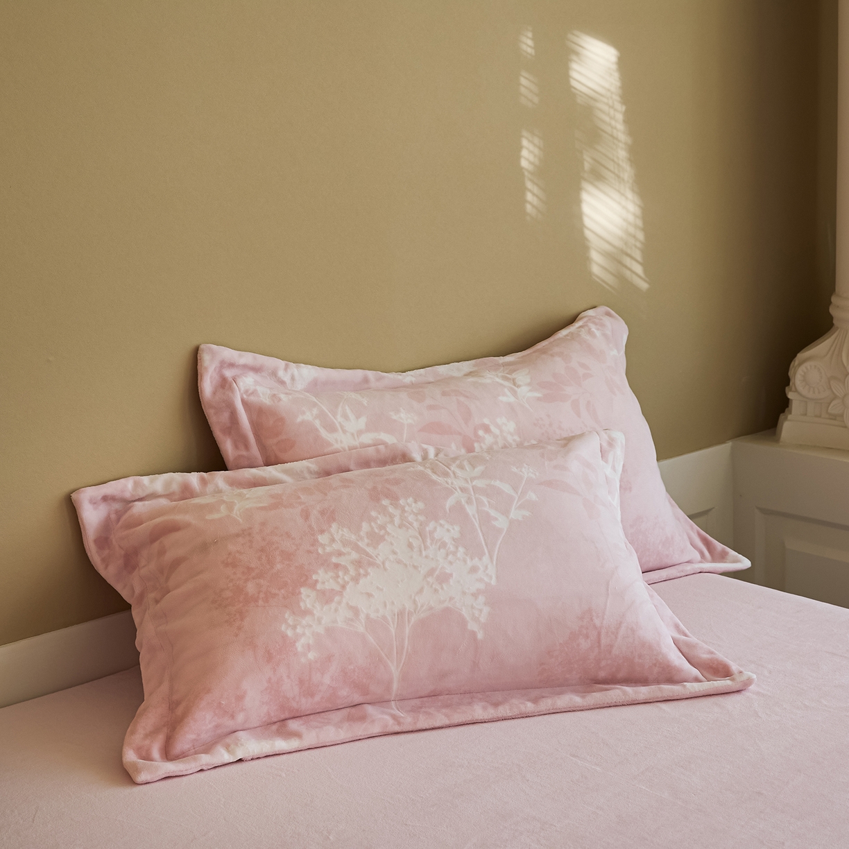 91家纺网 家纺一手货源 找家纺 菡宝 【主推第三批 带质检报告】A类全消光230g雕花绒牛奶绒四件套支持定制定做尺寸 叶伴芬芳