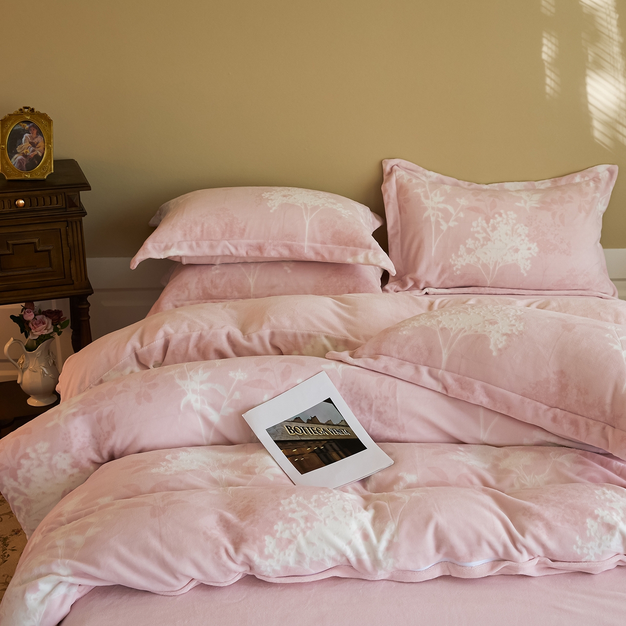 91家纺网 家纺一手货源 找家纺 菡宝 【主推第三批 带质检报告】A类全消光230g雕花绒牛奶绒四件套支持定制定做尺寸 叶伴芬芳