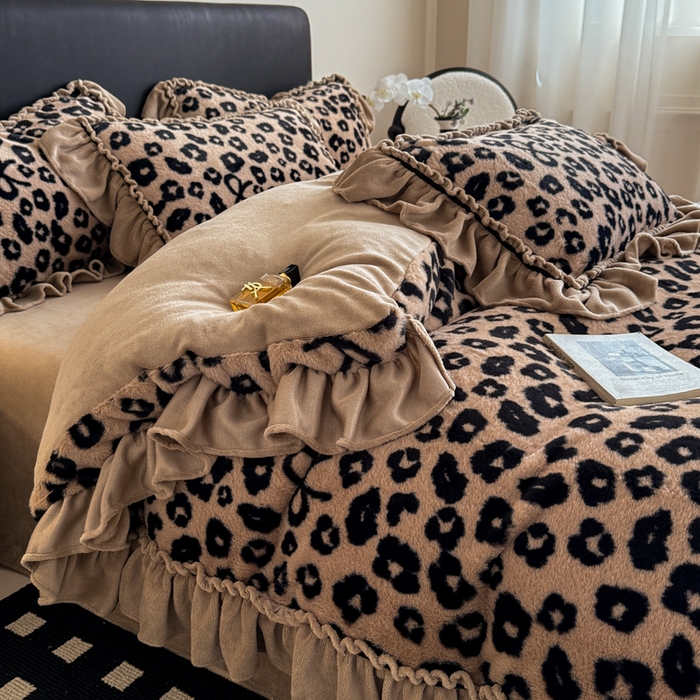 91家纺网 家纺一手货源 找家纺 米莱家纺 2025新款兔毛绒法式花边四件套 豹纹-咖