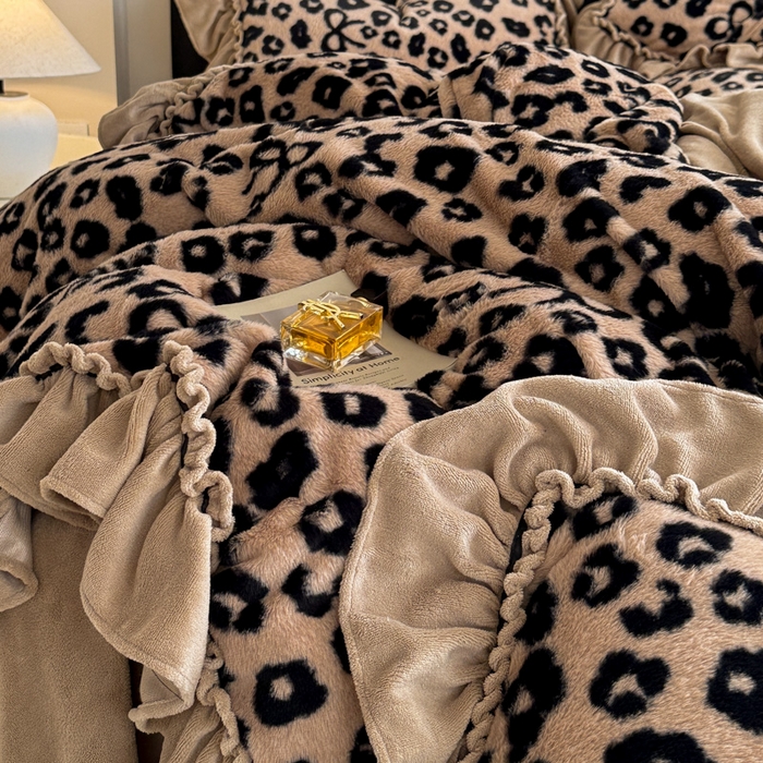 91家纺网 家纺一手货源 找家纺 米莱家纺 2025新款兔毛绒法式花边四件套 豹纹-咖