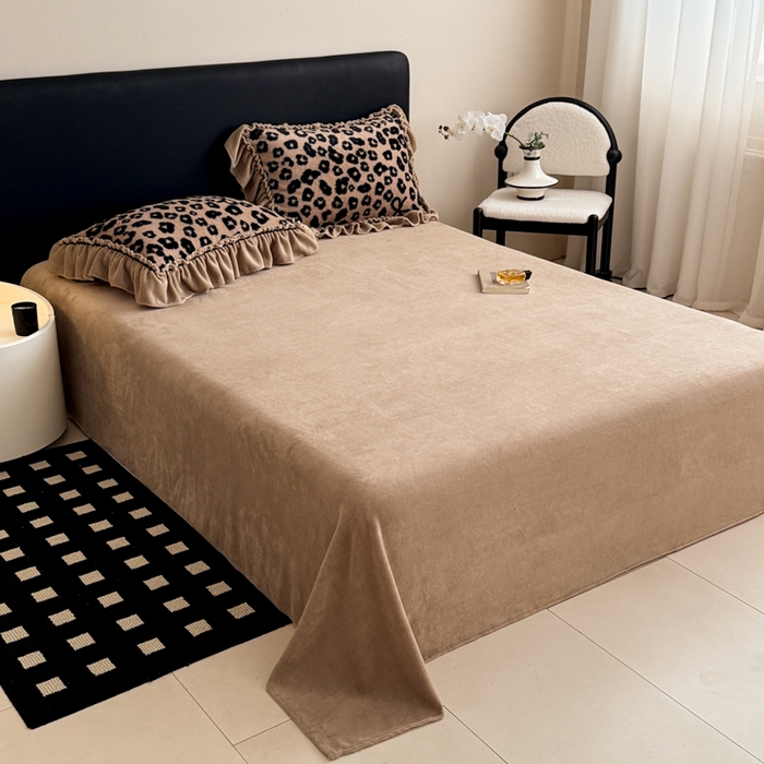 91家纺网 家纺一手货源 找家纺 米莱家纺 2025新款兔毛绒法式花边四件套 豹纹-咖