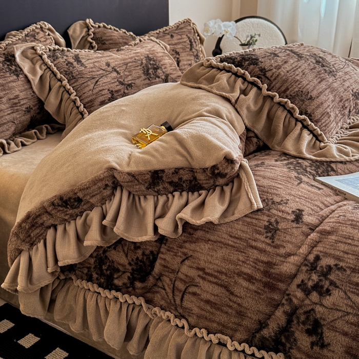 91家纺网 家纺一手货源 找家纺 米莱家纺 2025新款兔毛绒法式花边四件套 春野