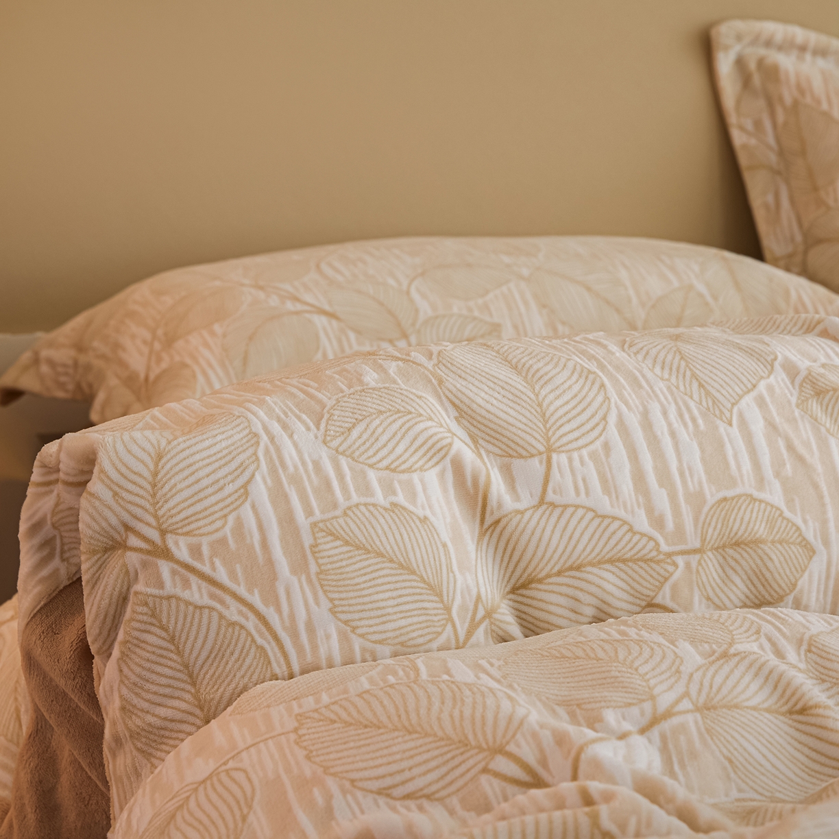 91家纺网 家纺一手货源 找家纺 菡宝 【主推第三批 带质检报告】A类全消光230g雕花绒牛奶绒四件套支持定制定做尺寸 仲夏晨歌