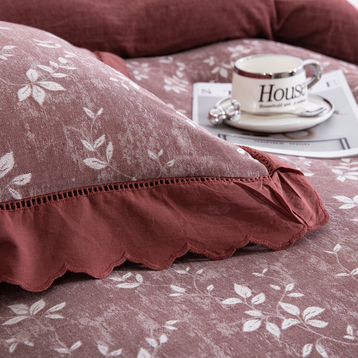 91家纺网 家纺一手货源 找家纺 鲁爱家纺供货 2025新款全棉色织提花（花边镂空款）四件套 甜梦-豆沙