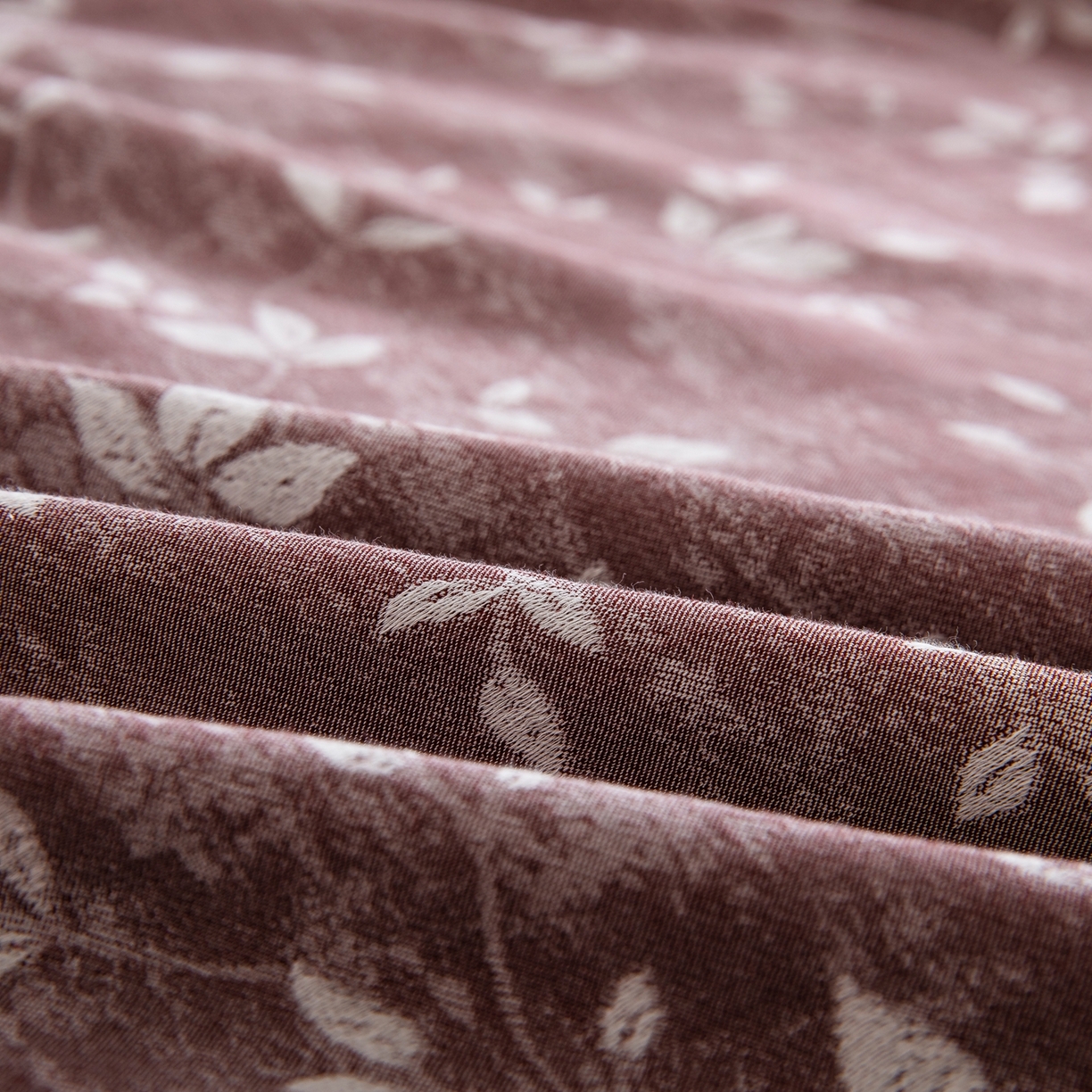 91家纺网 家纺一手货源 找家纺 鲁爱家纺供货 2025新款全棉色织提花（花边镂空款）四件套 甜梦-豆沙