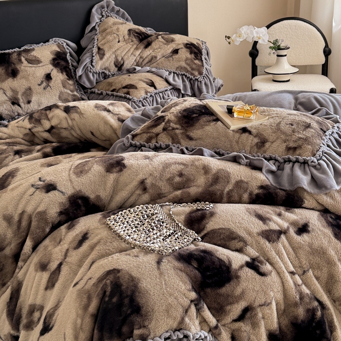 91家纺网 家纺一手货源 找家纺 米莱家纺 2025新款兔毛绒法式花边四件套 花颜