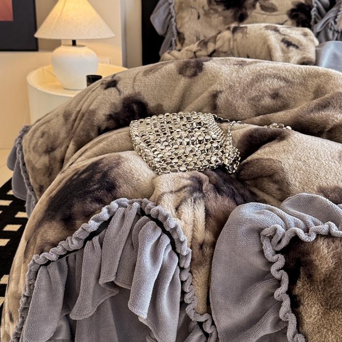 91家纺网 家纺一手货源 找家纺 米莱家纺 2025新款兔毛绒法式花边四件套 花颜