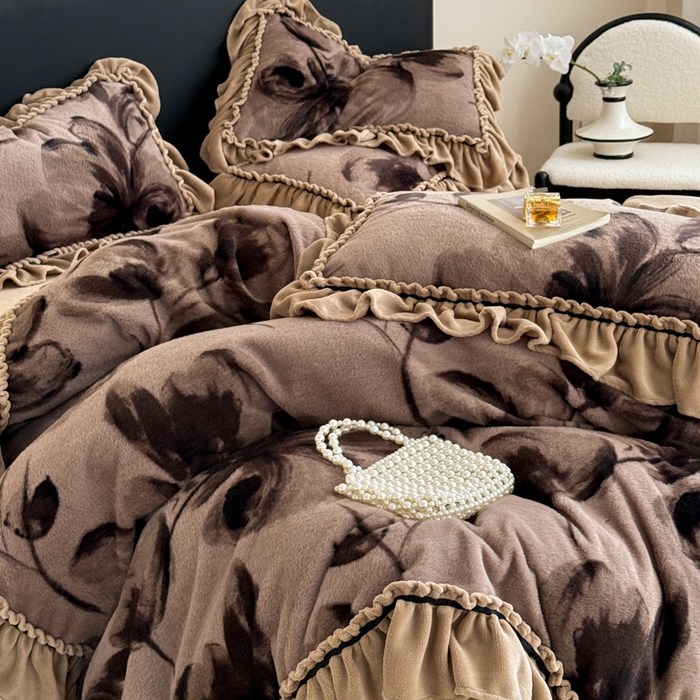 91家纺网 家纺一手货源 找家纺 米莱家纺 2025新款兔毛绒法式花边四件套 山茶