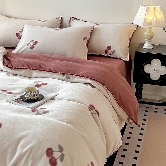 91家纺网 家纺一手货源 找家纺 （总）忆生活家纺 2025秋冬新品软糯缇肤绒印花贝壳边四件套