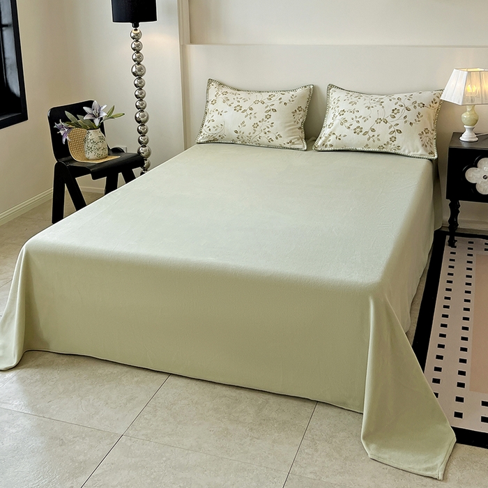 91家纺网 家纺一手货源 找家纺 忆生活家纺 2025秋冬新品软糯缇肤绒印花贝壳边四件套 南笙-绿