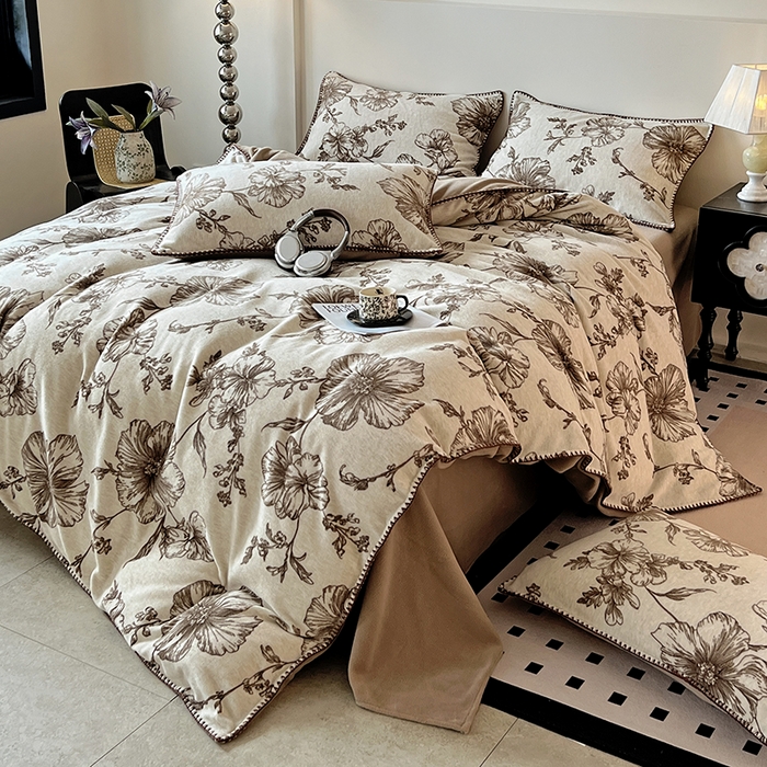 91家纺网 家纺一手货源 找家纺 忆生活家纺 2025秋冬新品软糯缇肤绒印花贝壳边四件套 浅夏-咖