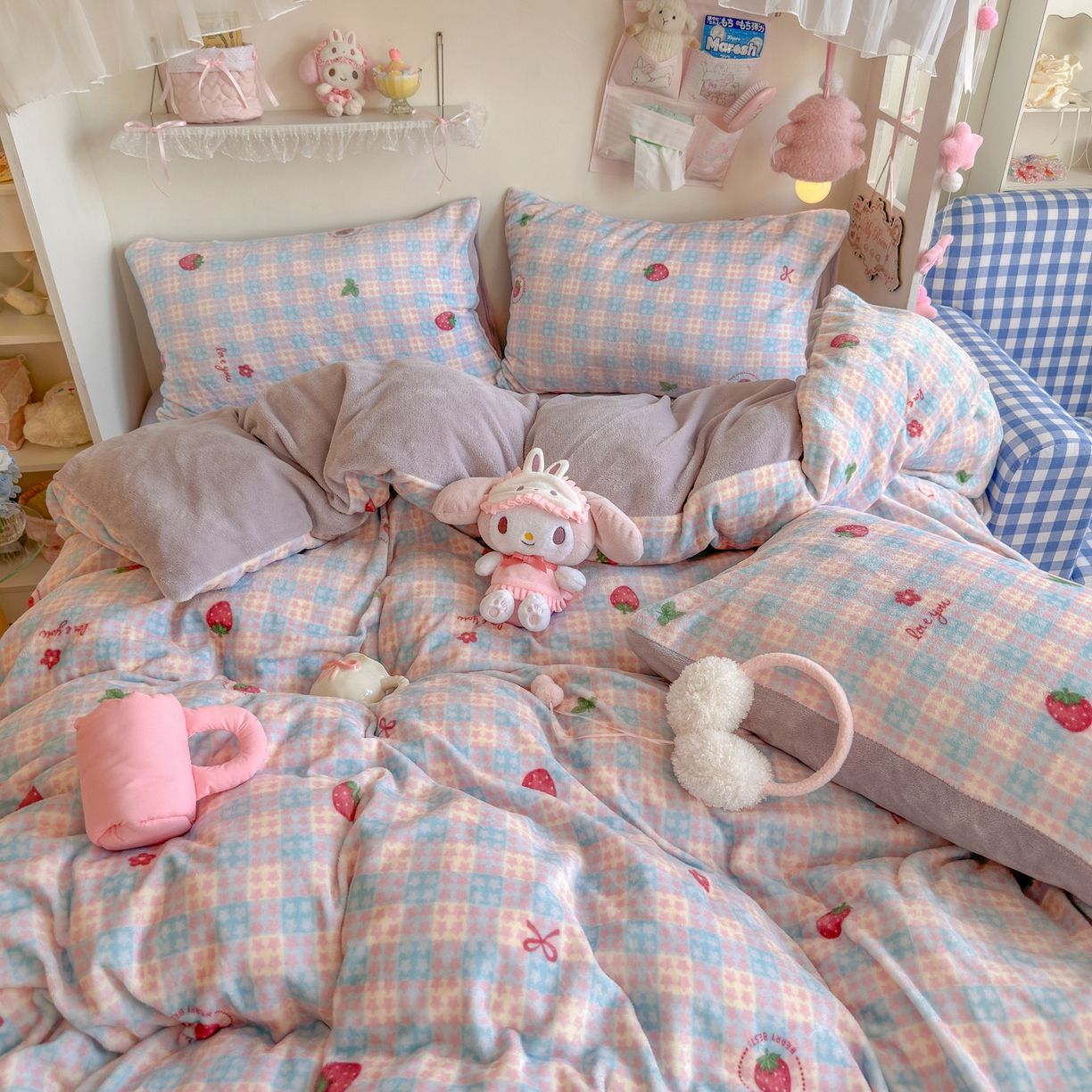 91家纺网 家纺一手货源 找家纺 初念 2025新款加厚高克重保暖可爱系牛奶绒床品套件系列（小红书推荐）（提供买家秀） 草莓软心