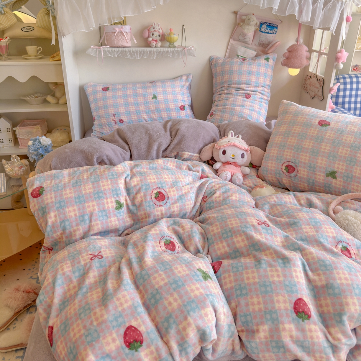 91家纺网 家纺一手货源 找家纺 初念 2025新款加厚高克重保暖可爱系牛奶绒床品套件系列（小红书推荐）（提供买家秀） 草莓软心