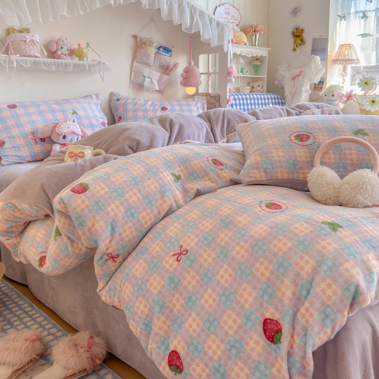 91家纺网 家纺一手货源 找家纺 初念 2025新款加厚高克重保暖可爱系牛奶绒床品套件系列（小红书推荐）（提供买家秀） 草莓软心