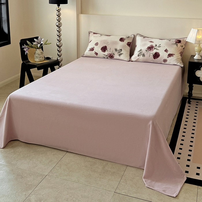 91家纺网 家纺一手货源 找家纺 忆生活家纺 2025秋冬新品软糯缇肤绒印花贝壳边四件套 素影-酒红