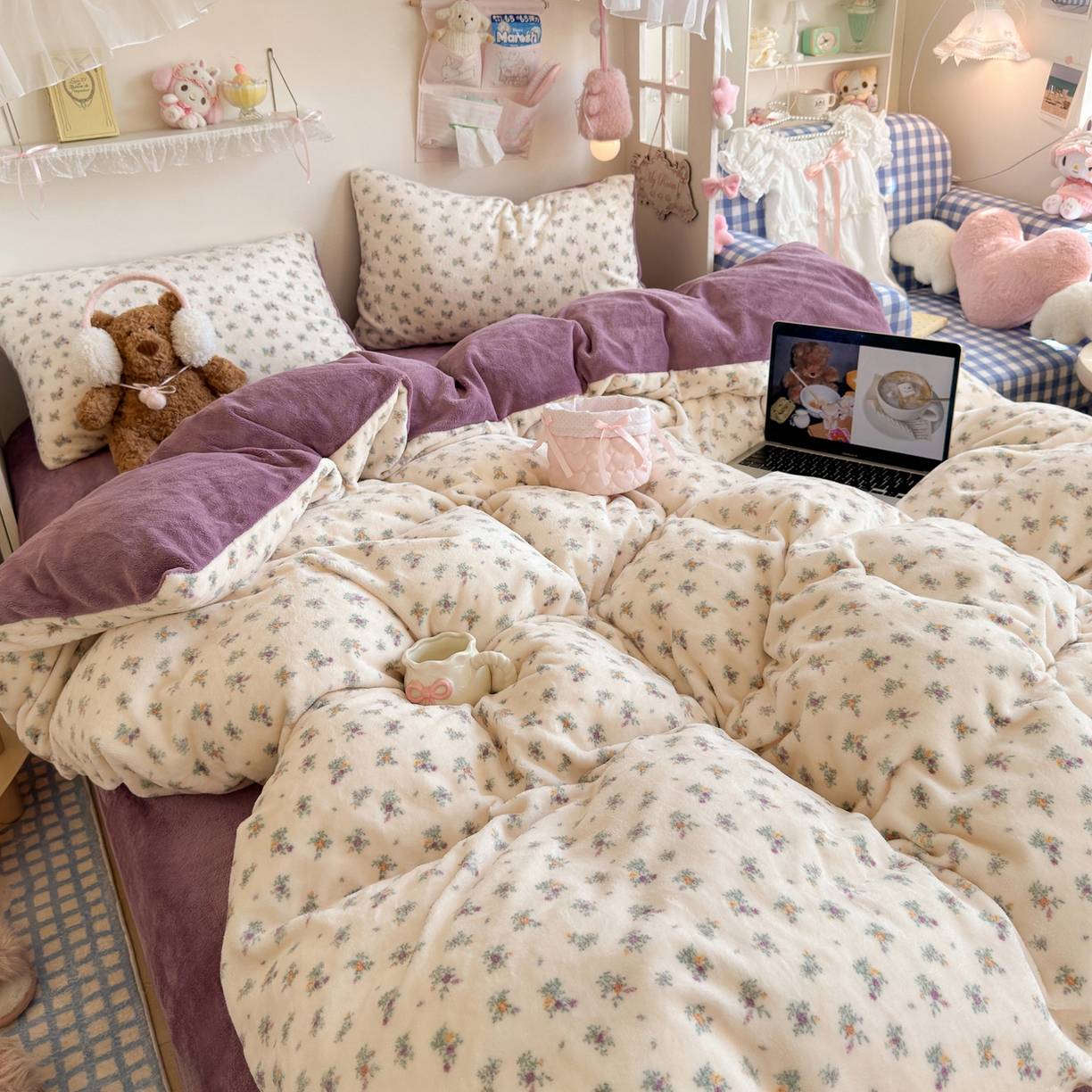 91家纺网 家纺一手货源 找家纺 初念 2025新款加厚高克重保暖可爱系牛奶绒床品套件系列（小红书推荐）（提供买家秀） 繁华似梦