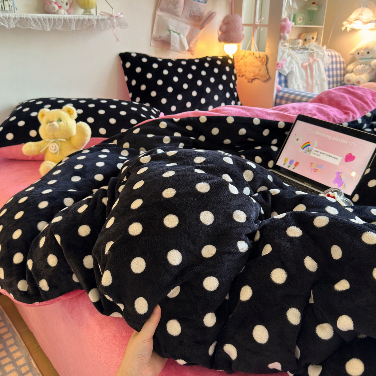 91家纺网 家纺一手货源 找家纺 初念 2025新款加厚高克重保暖可爱系牛奶绒床品套件系列（小红书推荐）（提供买家秀） 黑珍珠