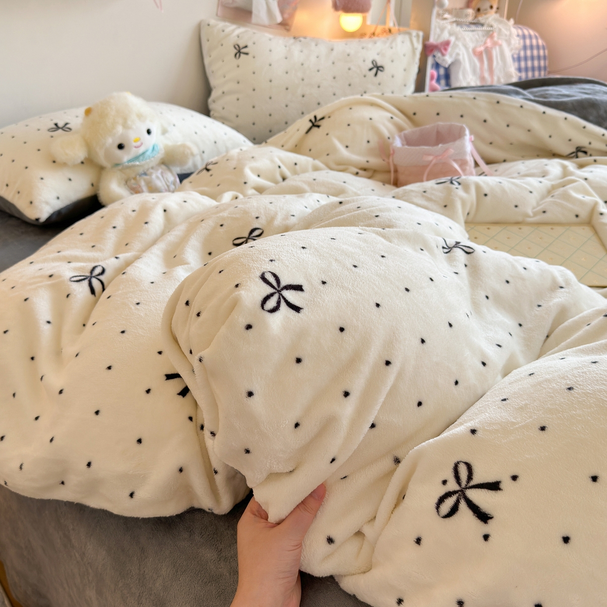 91家纺网 家纺一手货源 找家纺 初念 2025新款加厚高克重保暖可爱系牛奶绒床品套件系列（小红书推荐）（提供买家秀） 蝴蝶点点心