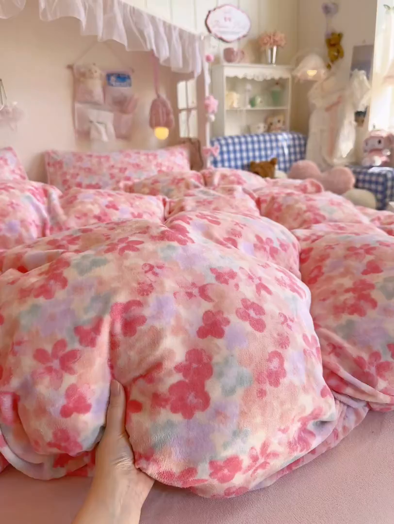 91家纺网 家纺一手货源 找家纺 初念 2025新款加厚高克重保暖可爱系牛奶绒床品套件系列（小红书推荐）（提供买家秀） 玫瑰粉黛