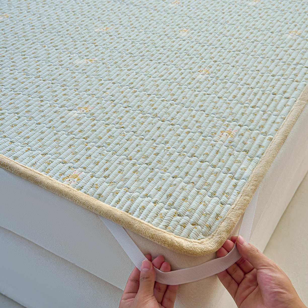 91家纺网 家纺一手货源 找家纺 X猫先生 2025新款棉加绒床垫一面全棉一面牛奶绒床褥垫软床垫床盖四季通用 春游兔兔（A棉B绒）