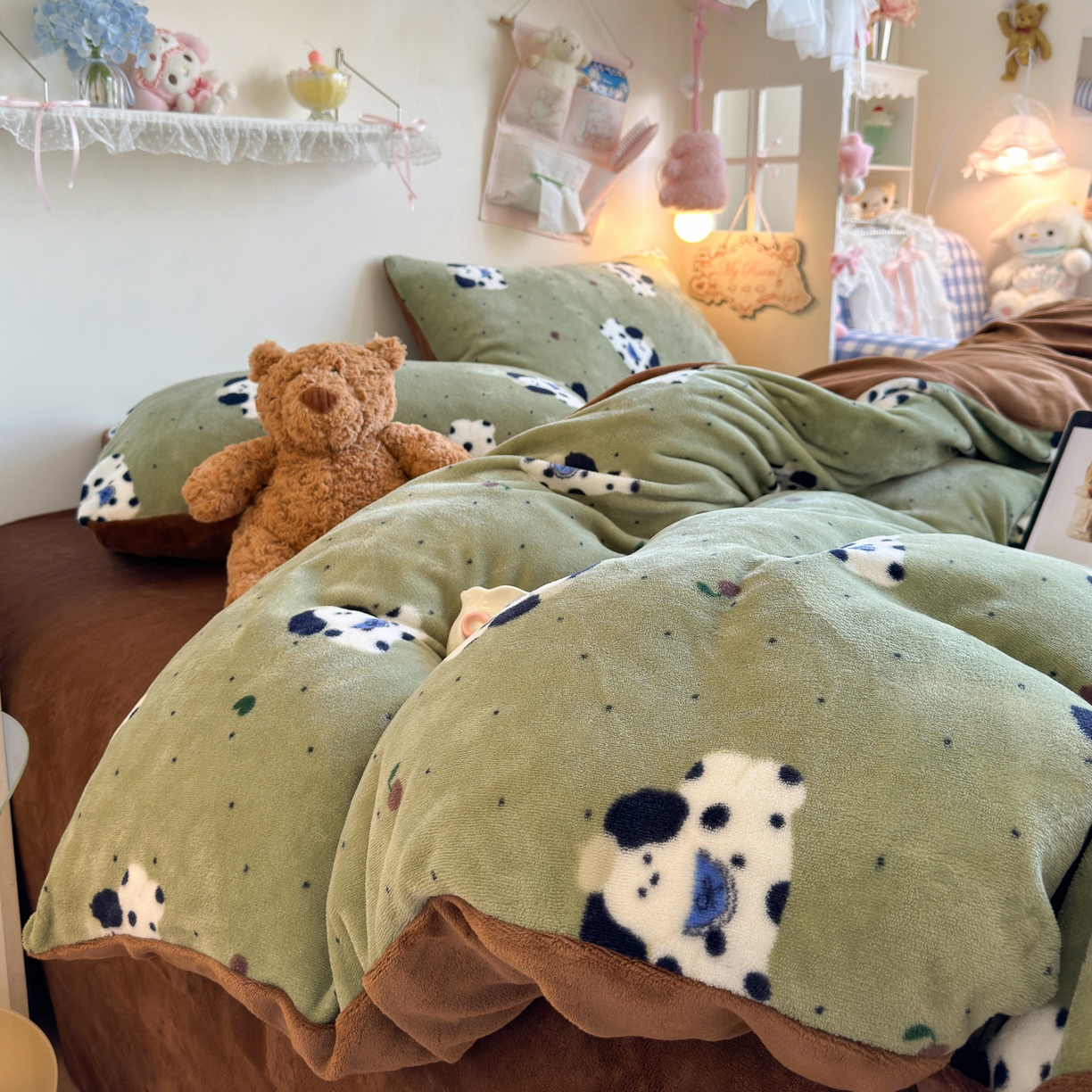91家纺网 家纺一手货源 找家纺 初念 2025新款加厚高克重保暖可爱系牛奶绒床品套件系列（小红书推荐）（提供买家秀） 抹茶绿狗