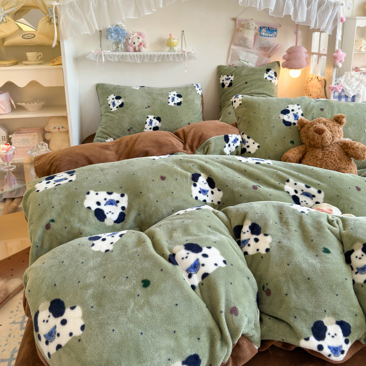 91家纺网 家纺一手货源 找家纺 初念 2025新款加厚高克重保暖可爱系牛奶绒床品套件系列（小红书推荐）（提供买家秀） 抹茶绿狗