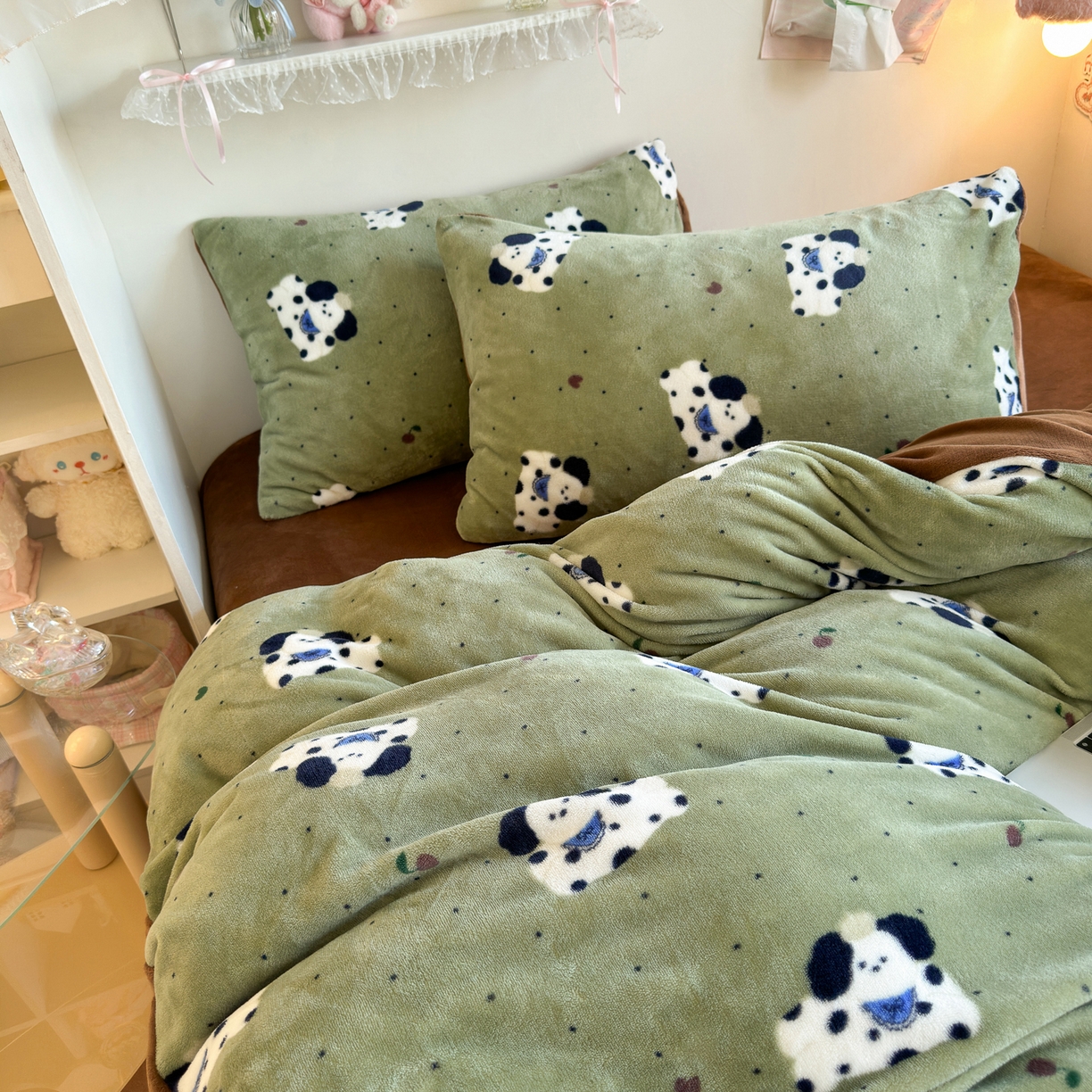 91家纺网 家纺一手货源 找家纺 初念 2025新款加厚高克重保暖可爱系牛奶绒床品套件系列（小红书推荐）（提供买家秀） 抹茶绿狗