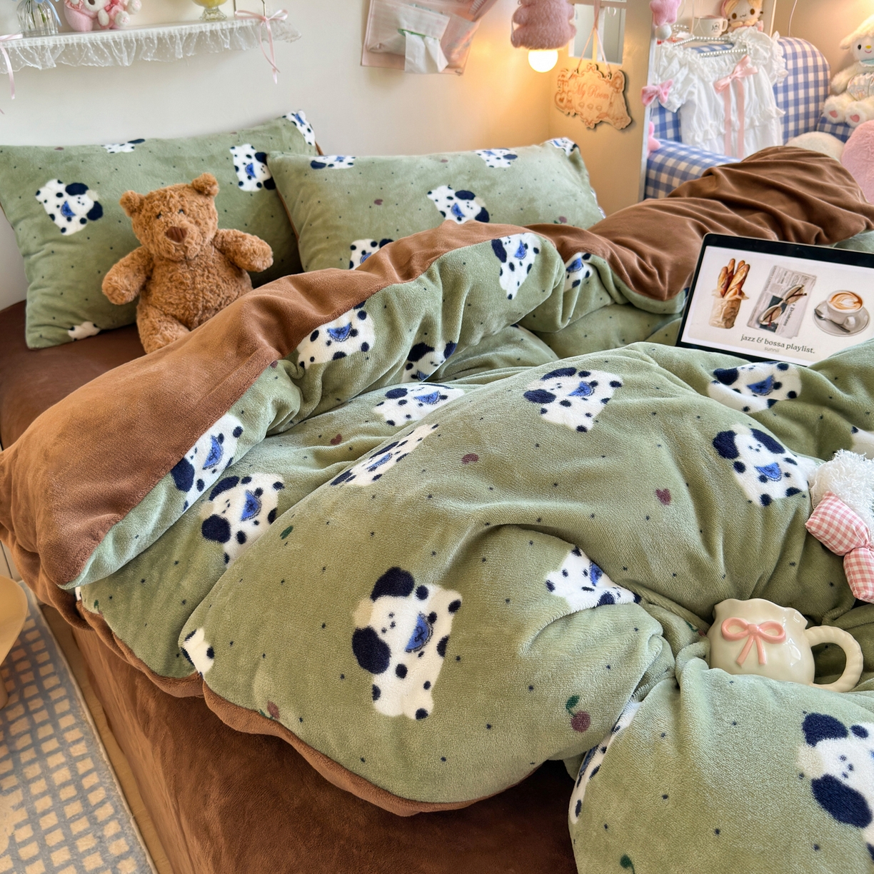 91家纺网 家纺一手货源 找家纺 初念 2025新款加厚高克重保暖可爱系牛奶绒床品套件系列（小红书推荐）（提供买家秀） 抹茶绿狗