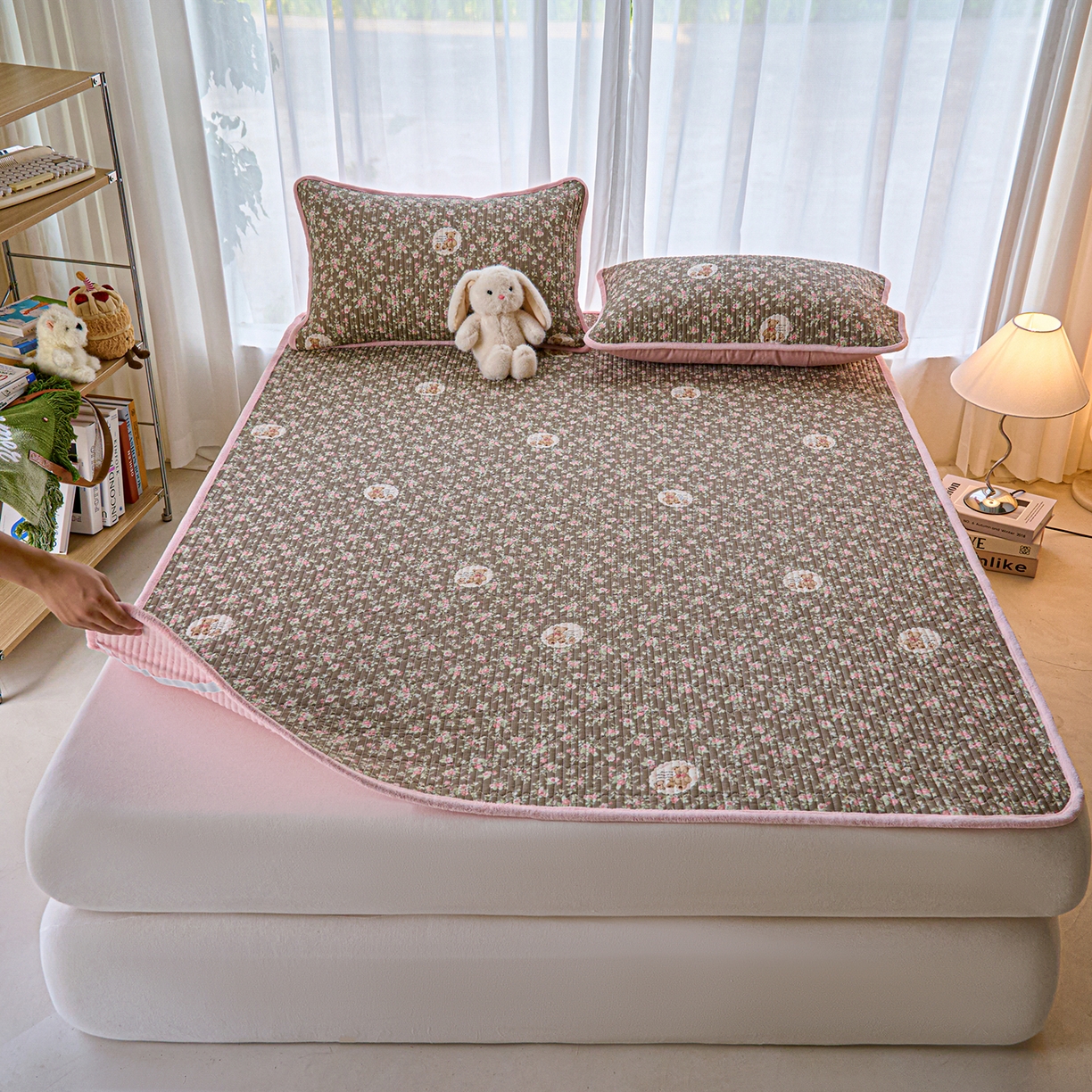 91家纺网 家纺一手货源 找家纺 X猫先生 2025新款棉加绒床垫一面全棉一面牛奶绒床褥垫软床垫床盖四季通用 繁花小熊（A棉B绒）