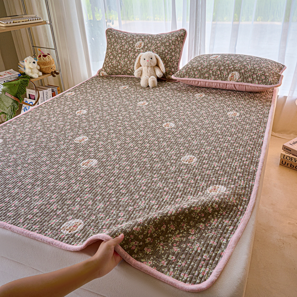 91家纺网 家纺一手货源 找家纺 X猫先生 2025新款棉加绒床垫一面全棉一面牛奶绒床褥垫软床垫床盖四季通用 繁花小熊（A棉B绒）