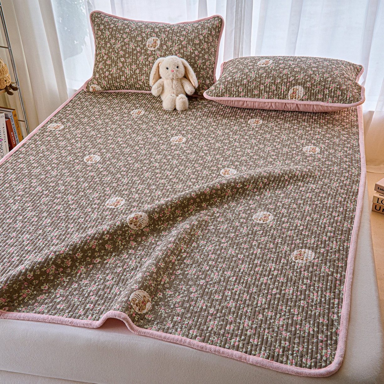 91家纺网 家纺一手货源 找家纺 X猫先生 2025新款棉加绒床垫一面全棉一面牛奶绒床褥垫软床垫床盖四季通用 繁花小熊（A棉B绒）