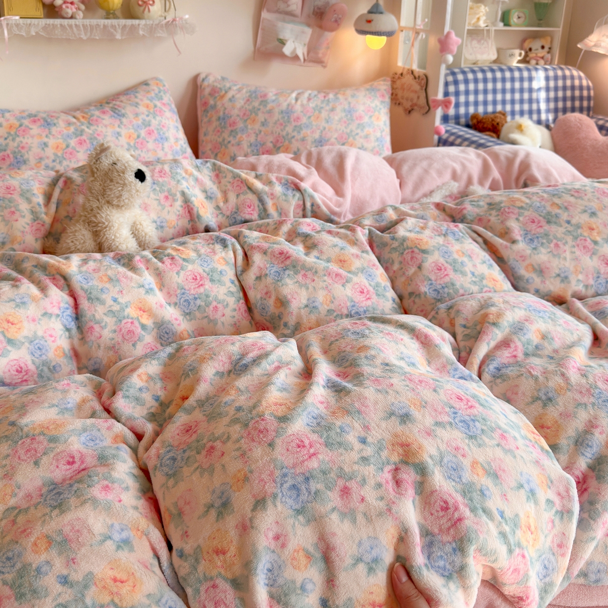 91家纺网 家纺一手货源 找家纺 初念 2025新款加厚高克重保暖可爱系牛奶绒床品套件系列（小红书推荐）（提供买家秀） 蔷薇语