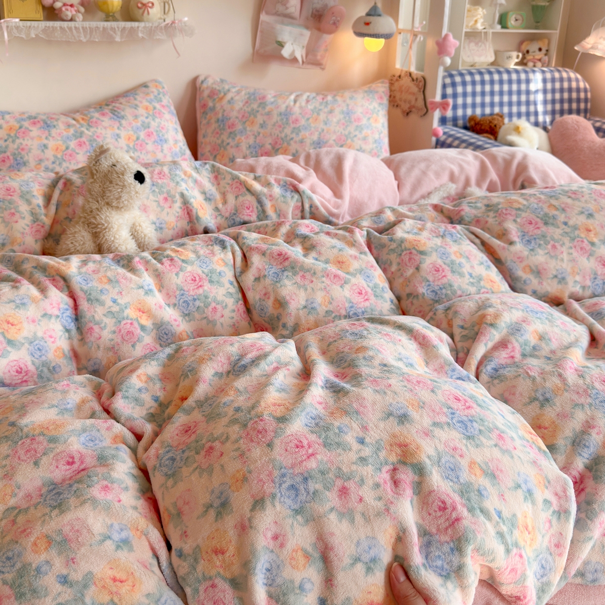 91家纺网 家纺一手货源 找家纺 初念 2025新款加厚高克重保暖可爱系牛奶绒床品套件系列（小红书推荐）（提供买家秀） 蔷薇语