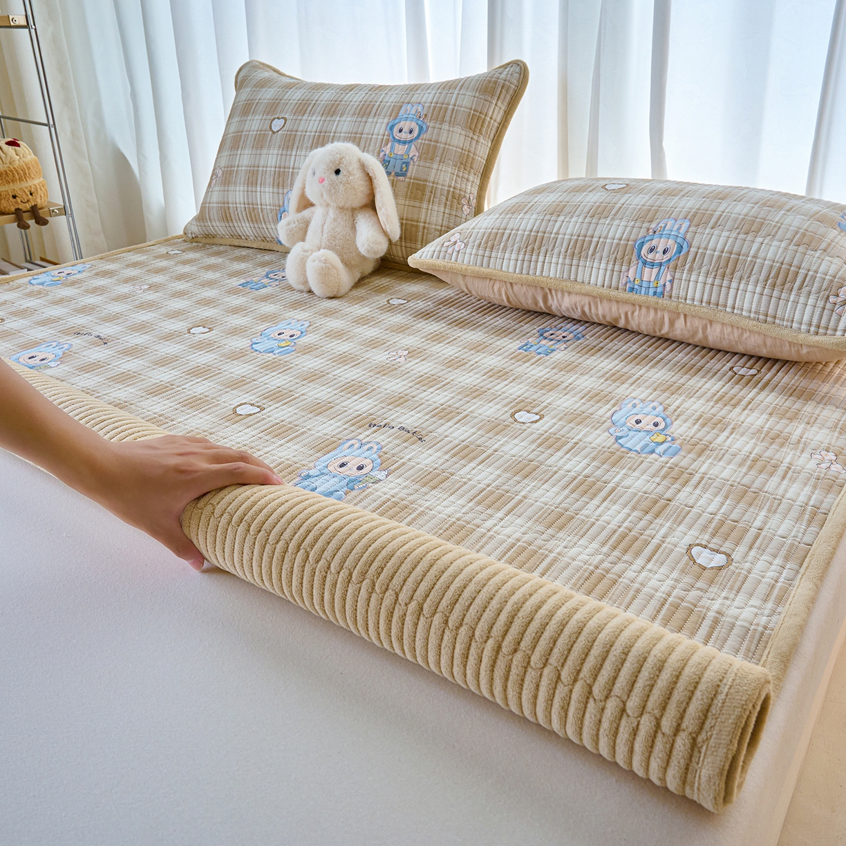 91家纺网 家纺一手货源 找家纺 X猫先生 2025新款棉加绒床垫一面全棉一面牛奶绒床褥垫软床垫床盖四季通用 拉布兔兔（A棉B绒）