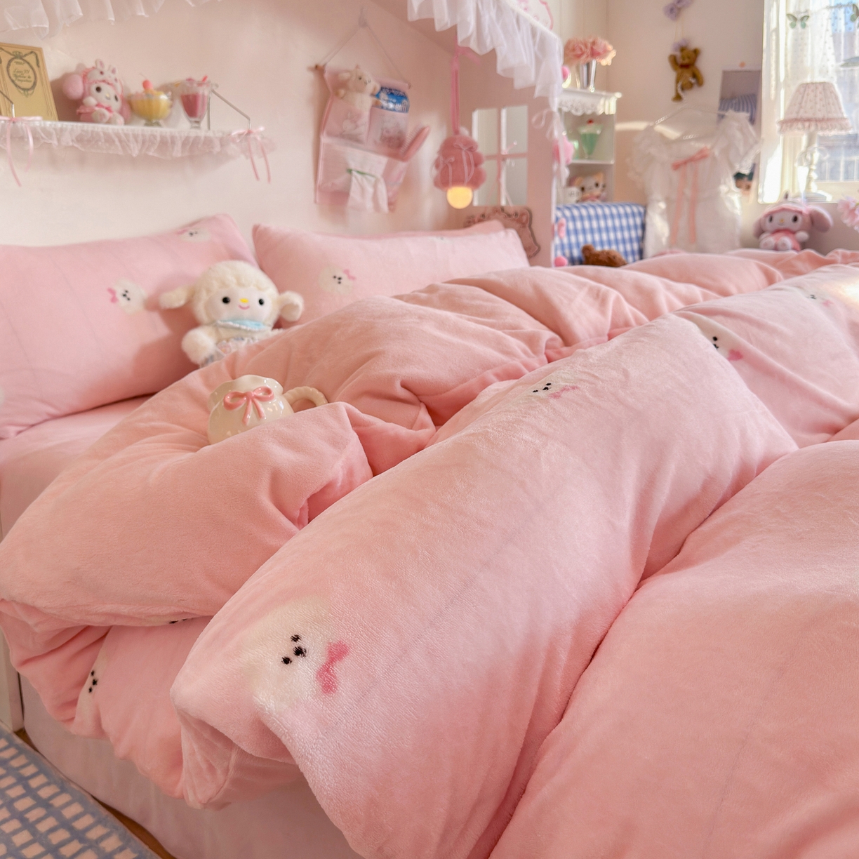 初念 2025新款加厚高克重保暖可爱系牛奶绒床品套件系列（小红书推荐）（提供买家秀） 绒绒小狗-粉