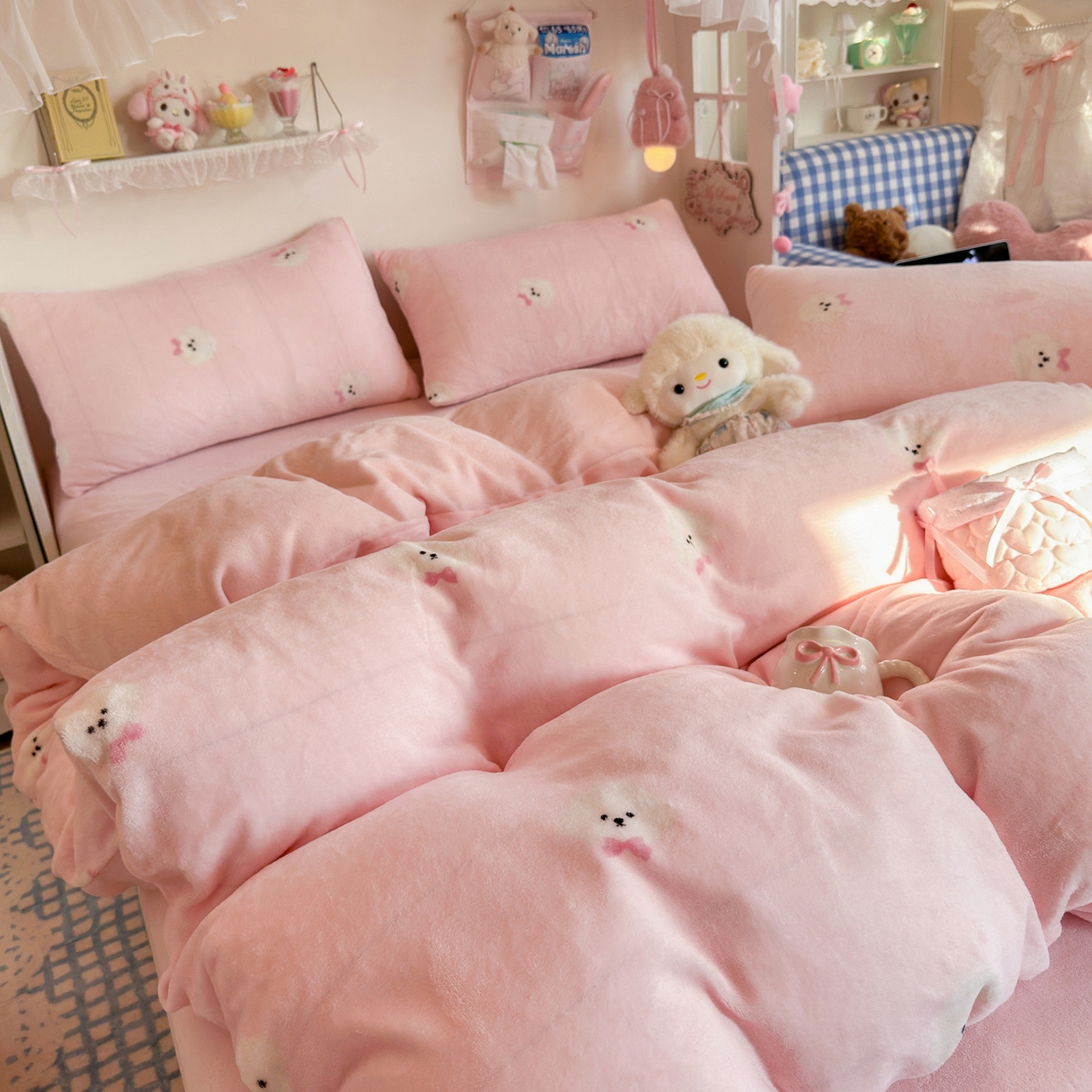91家纺网 家纺一手货源 找家纺 初念 2025新款加厚高克重保暖可爱系牛奶绒床品套件系列（小红书推荐）（提供买家秀） 绒绒小狗-粉