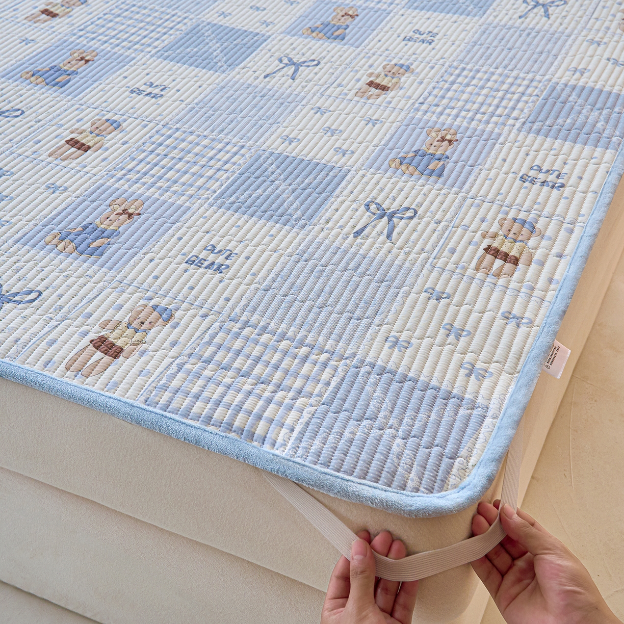 91家纺网 家纺一手货源 找家纺 X猫先生 2025新款棉加绒床垫一面全棉一面牛奶绒床褥垫软床垫床盖四季通用 蓝格童话（A棉B绒）