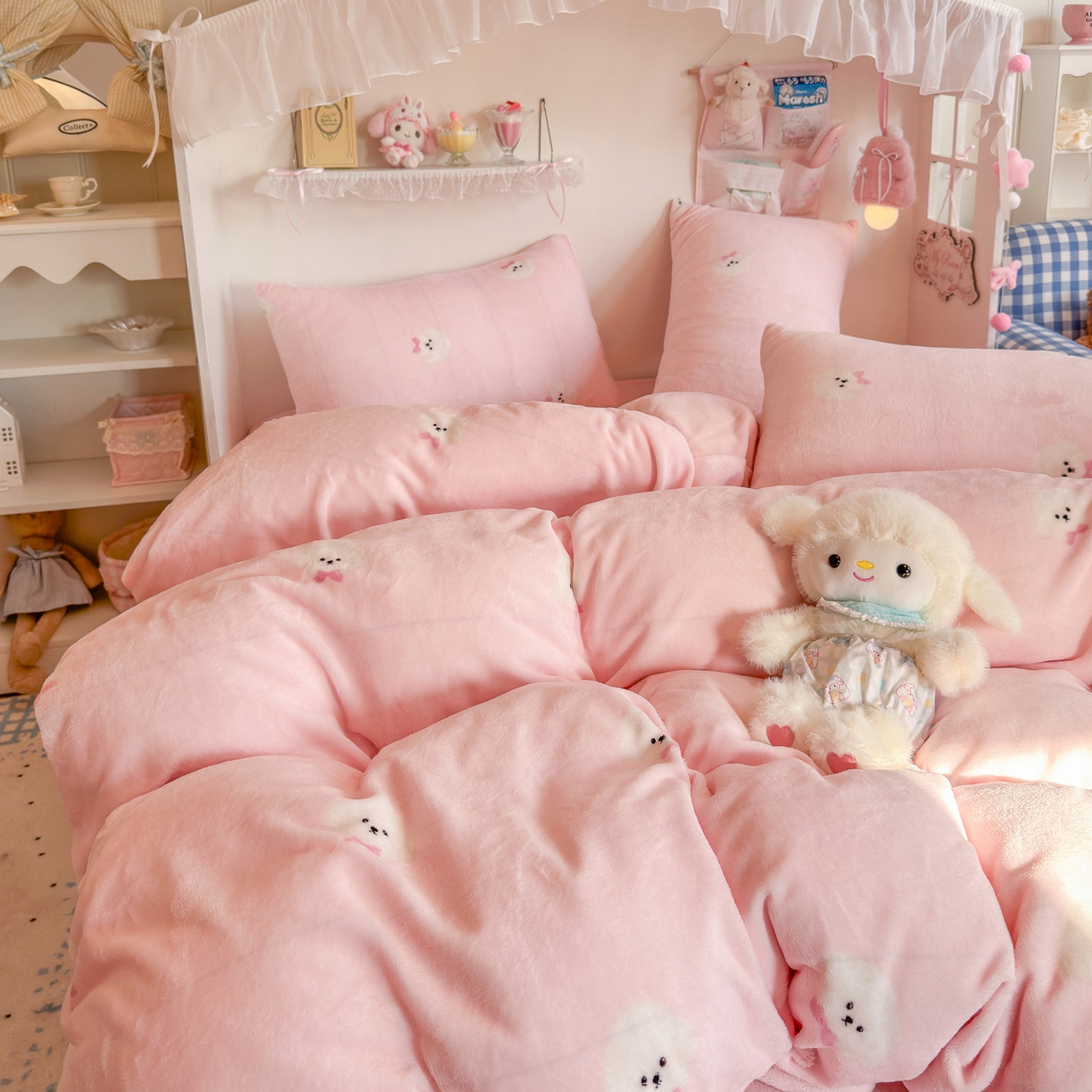 91家纺网 家纺一手货源 找家纺 初念 2025新款加厚高克重保暖可爱系牛奶绒床品套件系列（小红书推荐）（提供买家秀） 绒绒小狗-粉