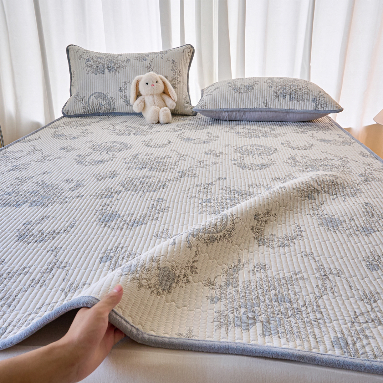 91家纺网 家纺一手货源 找家纺 X猫先生 2025新款棉加绒床垫一面全棉一面牛奶绒床褥垫软床垫床盖四季通用 莫奈花园(A棉B绒）