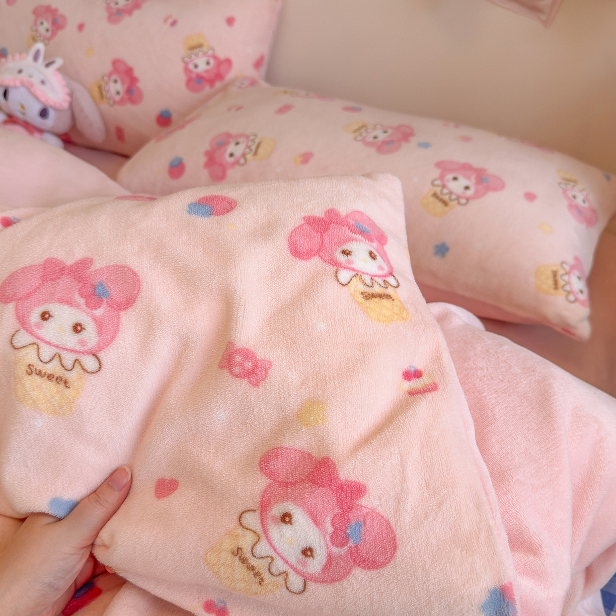 91家纺网 家纺一手货源 找家纺 初念 2025新款加厚高克重保暖可爱系牛奶绒床品套件系列（小红书推荐）（提供买家秀） 小美甜品屋